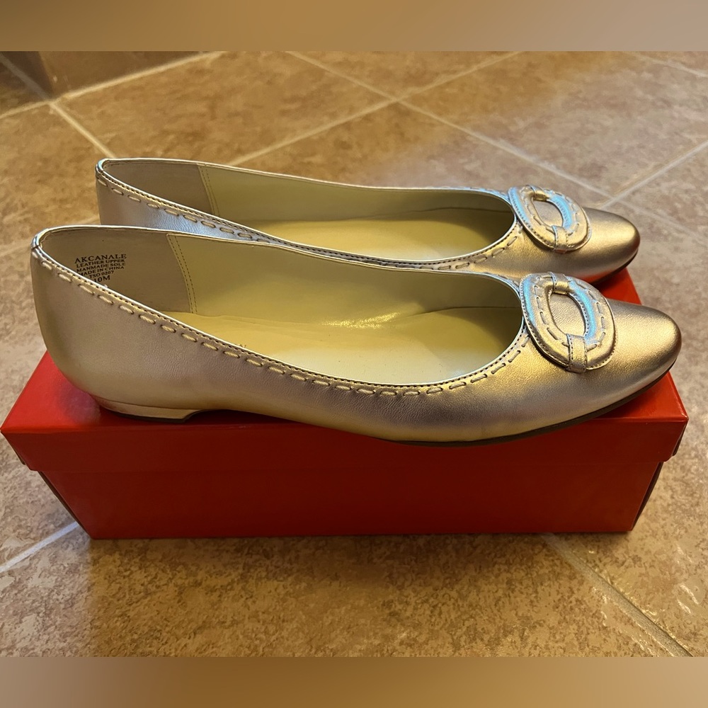 NIB Anne Klein Gold Loafers Flats Size 10